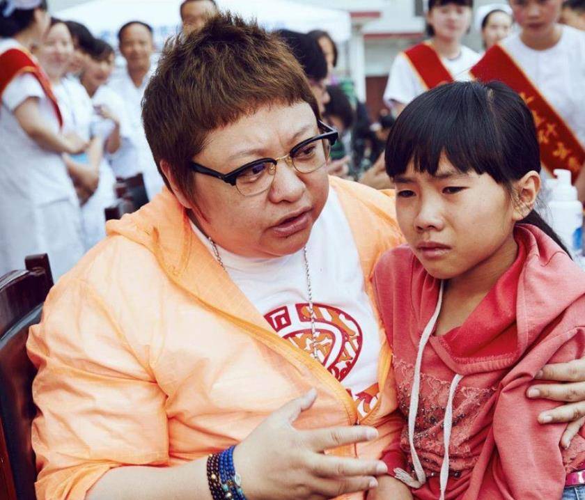 韓紅丈夫最新消息揭秘，小巷風(fēng)情與美食秘境探索