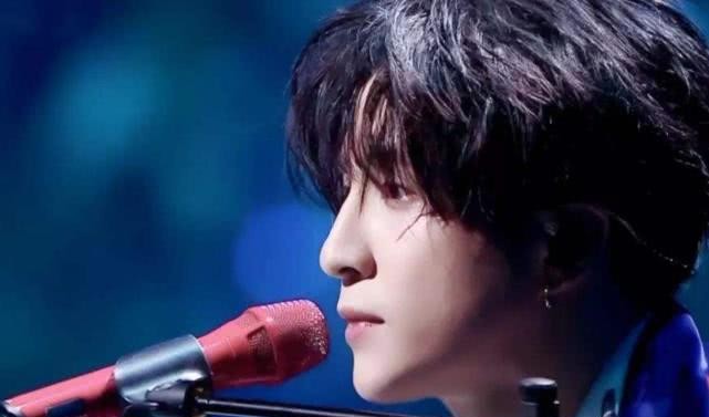 薛之謙最新圖片展現(xiàn)勵(lì)志之旅，變化、自信與成就感的閃耀之旅