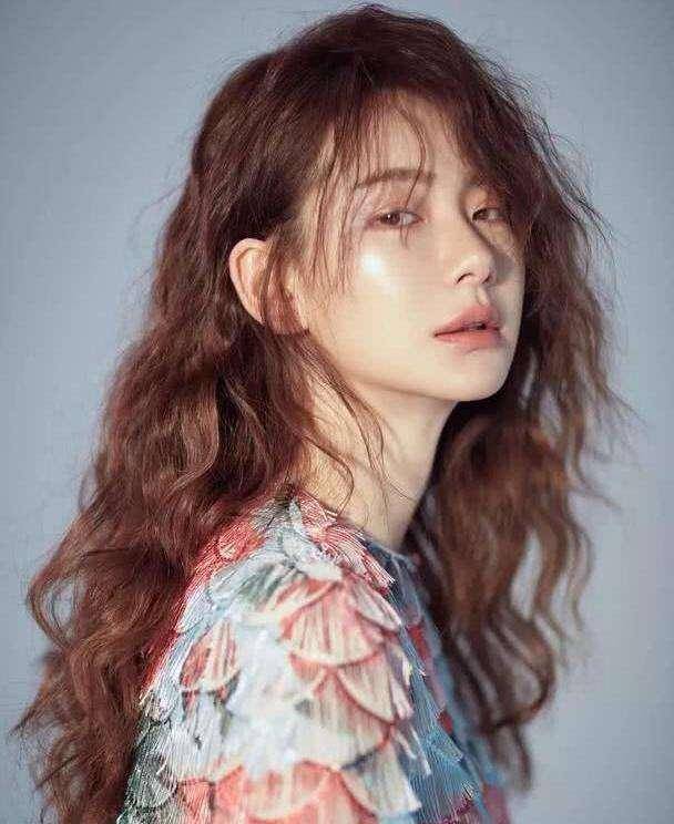 2025明星最新發(fā)型，潮流變遷與時(shí)尚影響力揭秘