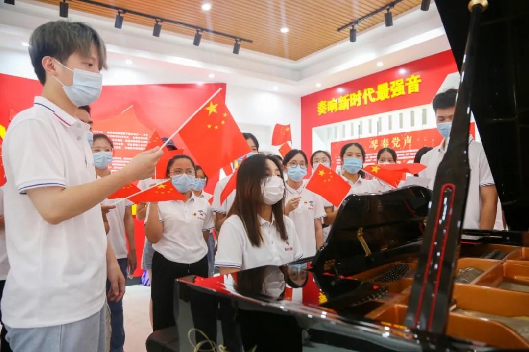 2025最新網(wǎng)絡(luò)紅歌，學(xué)習(xí)變化，自信成就未來，唱響勵(lì)志之歌的時(shí)代旋律