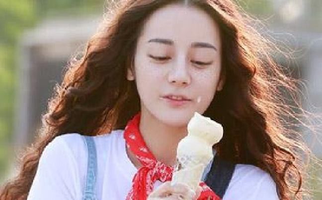 熱巴微博最新圖片，學(xué)習(xí)變化的力量，自信成就旅程的閃耀瞬間