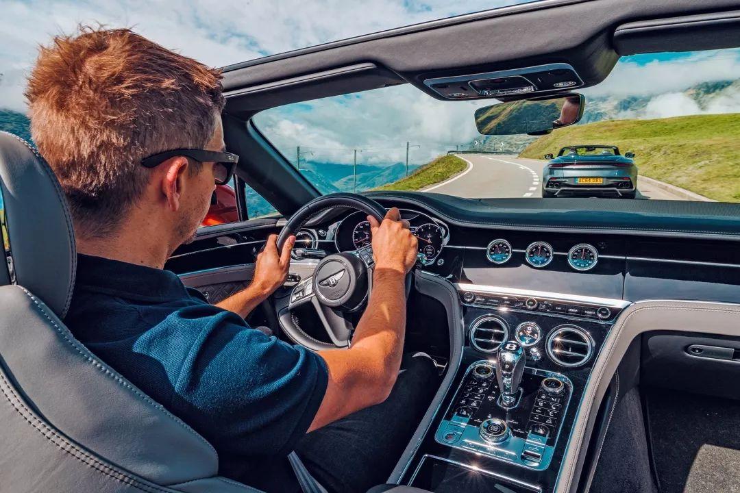 英倫對決最新預(yù)告片，友情與陪伴的英倫之旅首發(fā)亮相